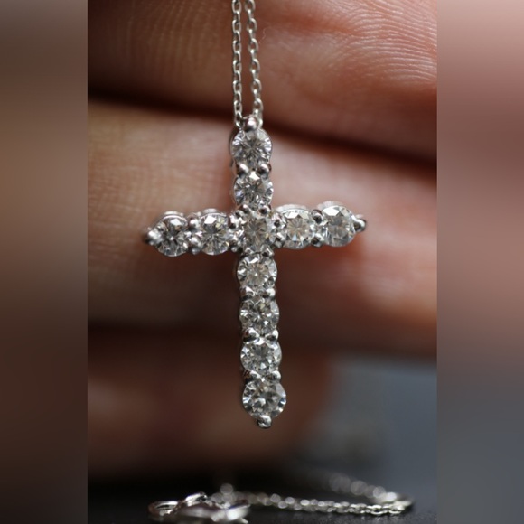 1.5 carat Diamond cross pendent white gold - Picture 2 of 4
